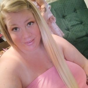 Meet your Posher, Larissa